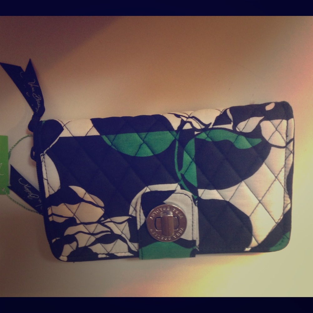 NWT Vera Bradley quilted style wallet